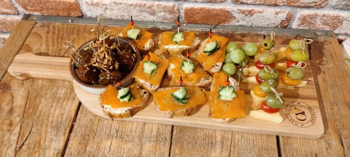 Plank met 50 luxe hapjes