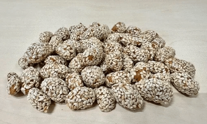 Gekaramelsiseerde pinda's sesam